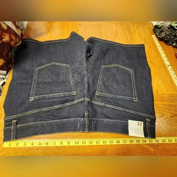 NWT LANE BRYANT SUPER STRETCH BOYFREIND MIDI SHORTS PLUS SIZE 22 BLUE DENIM - Picture 2 of 9